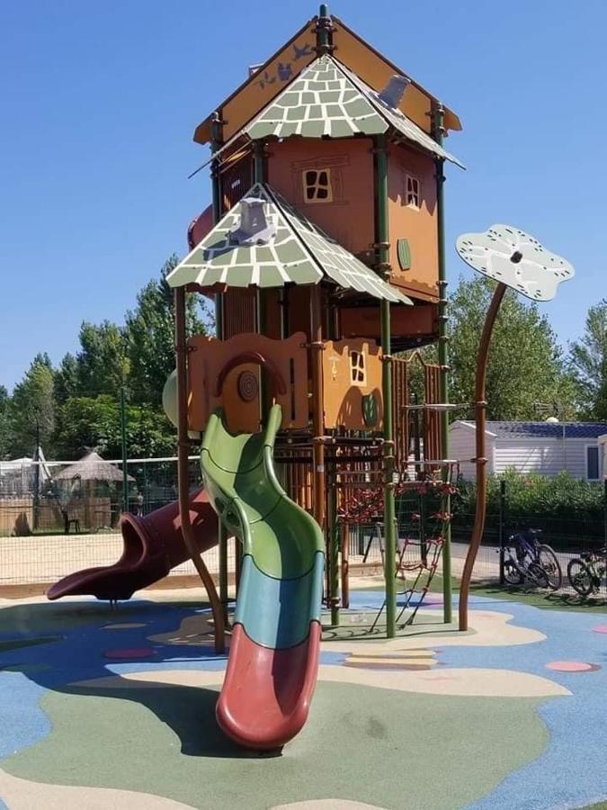 Mobilhome Vias Plage Dans Camping Extérieur photo