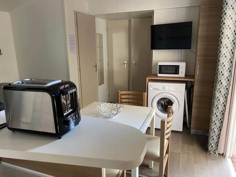 Mobilhome Vias Plage Dans Camping Extérieur photo